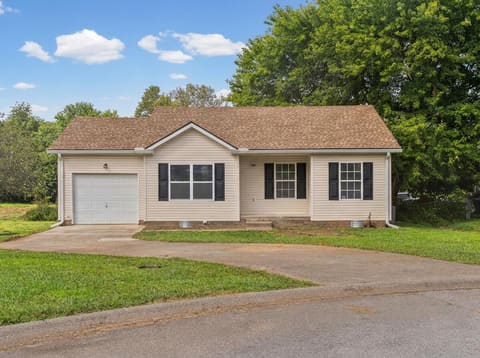 318 Ashley Street, Oak Grove, KY 42262 — photo 2
