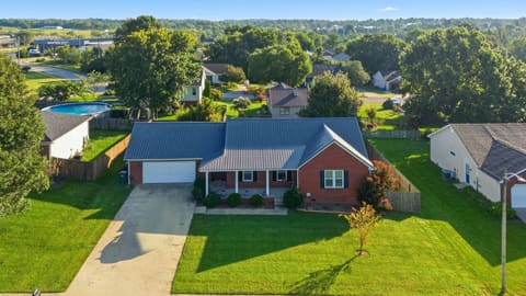 516 Chaucer Drive, Lawrenceburg, KY 40342 — photo 2