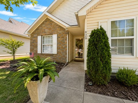 829 Statesman Way, Lexington, KY 40505 — photo 2