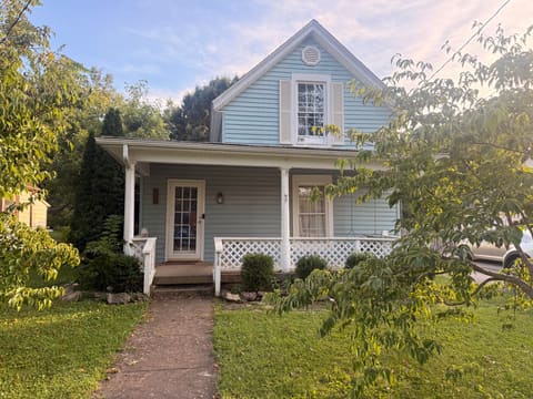 237 W Higgins Street, Midway, KY 40347 — photo 2