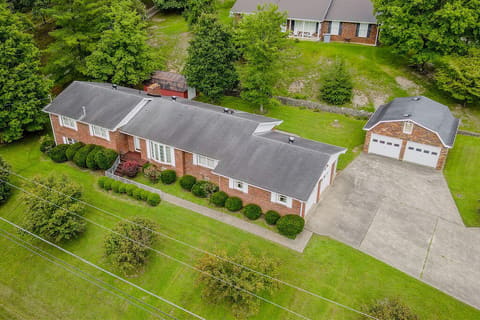 222 N Court Street, Irvine, KY 40336 — photo 2