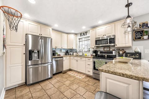 900 N Meadowhill Rd Road, Paris, KY 40361 — photo 5