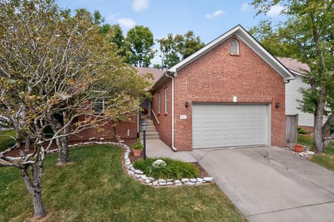 983 Forest Lake Drive, Lexington, KY 40515 — photo 2