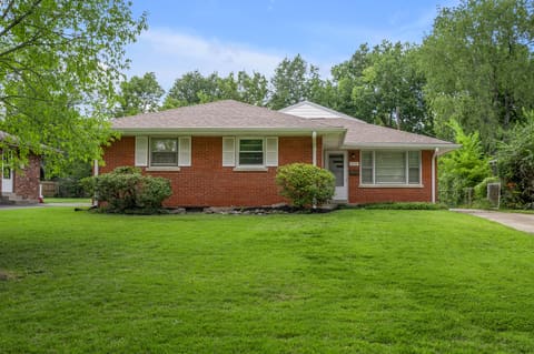 2453 Eastway Drive, Lexington, KY 40503 — photo 2