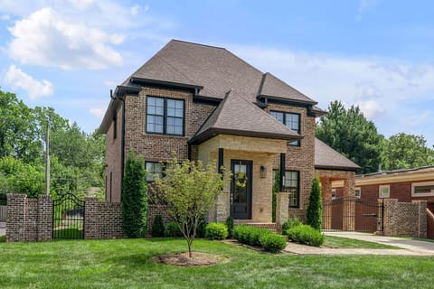 418 Chinoe Road, Lexington, KY 40502 — photo 2