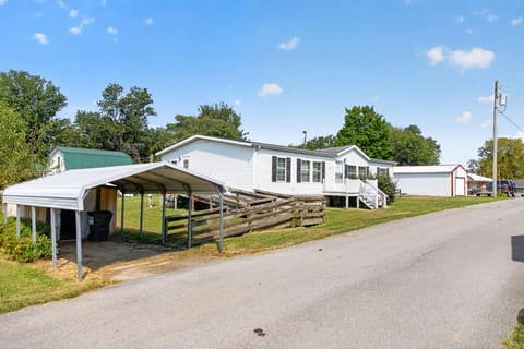 202 N Third Street, Harrodsburg, KY 40330 — photo 2