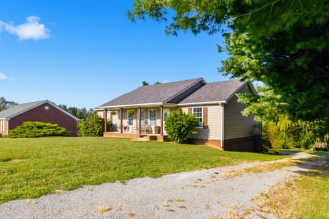 415 Country Drive, Hustonville, KY 40437 — photo 2