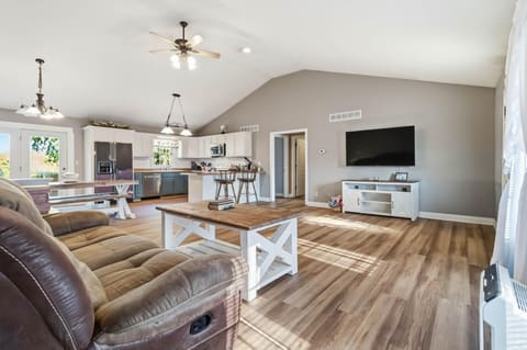 415 Country Drive, Hustonville, KY 40437 — photo 5