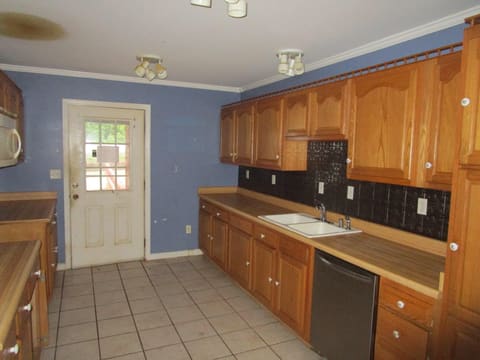 307 Cardinal Court, Irvine, KY 40336 — photo 2