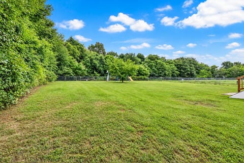 261 Golden Pond Avenue, Oak Grove, KY 42262 — photo 2