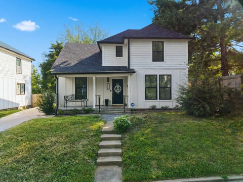 720 W Lexington Avenue, Danville, KY 40422 — photo 2