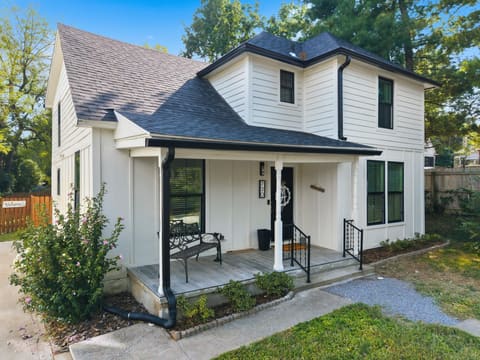 720 W Lexington Avenue, Danville, KY 40422 — photo 3