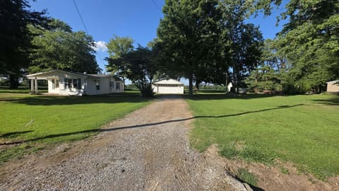 8615 Shawnee Lane, West Paducah, KY 42086 — photo 2