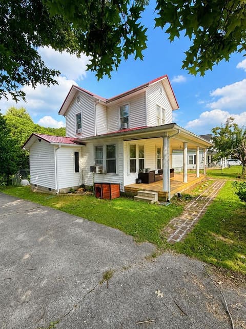 192 N Buckingham Avenue, West Van Lear, KY 41268 — photo 3