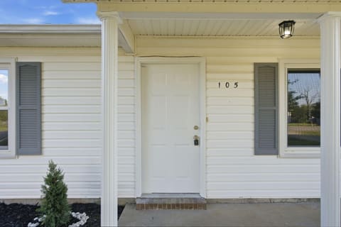 105 Roark Court, Lawrenceburg, KY 40342 — photo 5