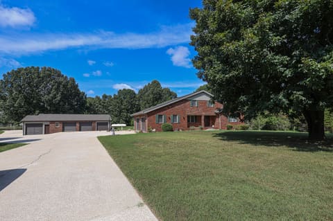 390 Windy Hills Circle, Calvert City, KY 42029 — photo 2