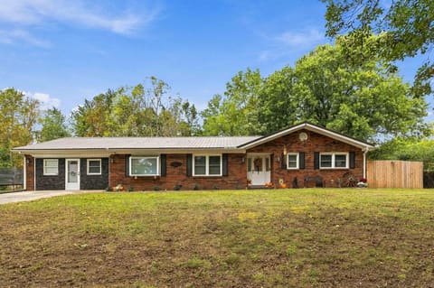 3918 Hickory Hill Drive, Somerset, KY 42503 — photo 2