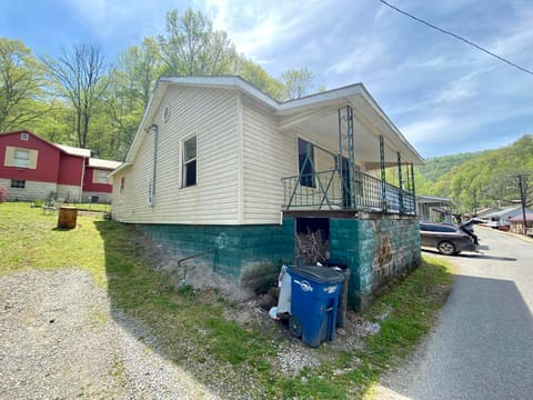 414 Main Street, Teaberry, KY 41660 — photo 2