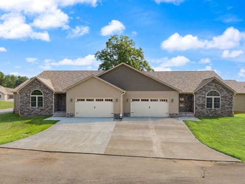 118 A W Canterbury Drive, Bronston, KY 42518 — photo 4