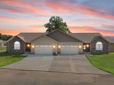 118 A W Canterbury Drive, Bronston, KY 42518 — photo 2