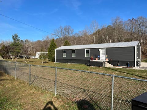 209 Brandy Lane, Stanton, KY 40380 — photo 2