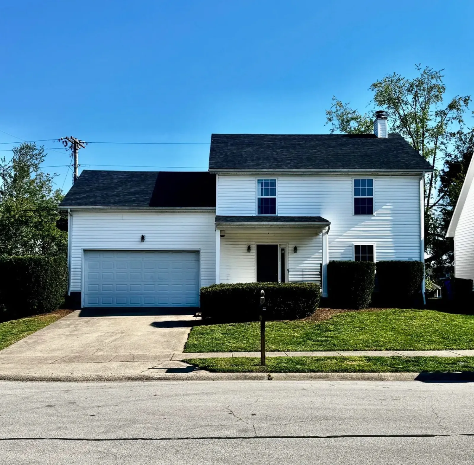 White two-story home in Lexington KY, a typical purchase price for a pre-approved buyer in this market